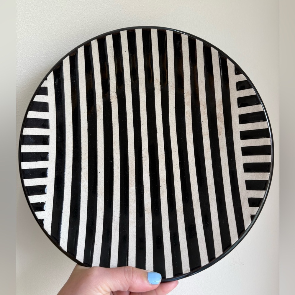 Jeremy Ayers Pottery: Black and White Striped Plate ⚫️⚪️⚫️